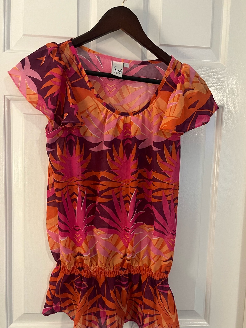 Floral Print Flutter Sleeve Top in Pink & Orange Size Small